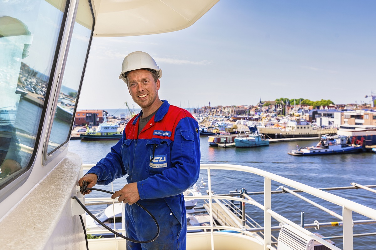medewerker op schip