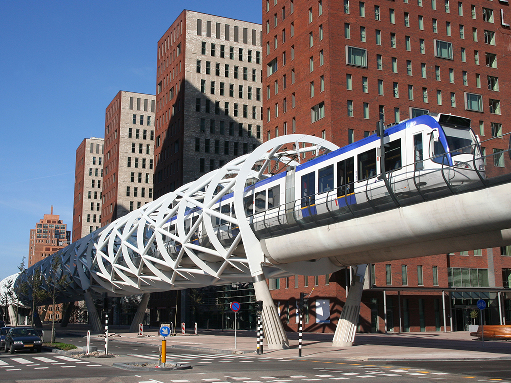 Metro die station binnenrijdt