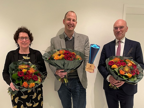 Marie-Cecile Rossen (directeur HRM NL), Maikel Sterk (voorzitter OR) en Peter Blauwhoff (Voorzitter RvC)