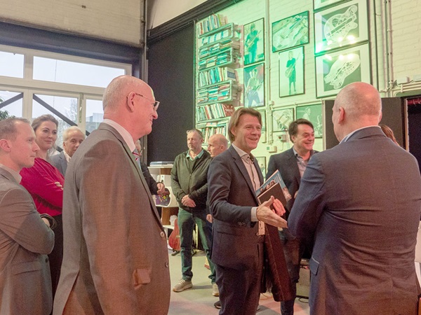 SER-voorzitter Kim Putters en FME-voorzitter Theo Henrar brachten dinsdag 20 december een bezoek aan 3D Makerszone in Haarlem