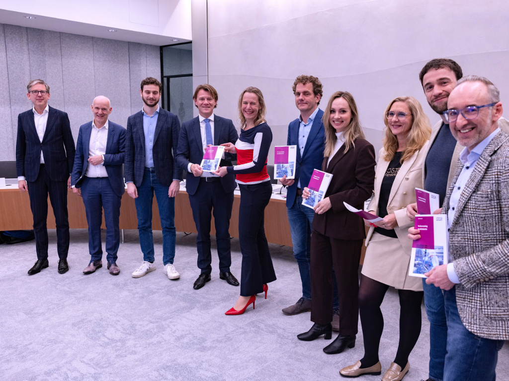 Aanbieding advies verduurzaming maakindustrie aan de Tweede Kamer