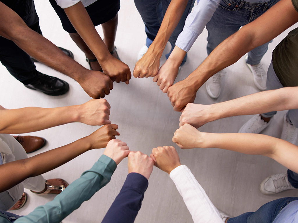 Vuisten / handen in kring