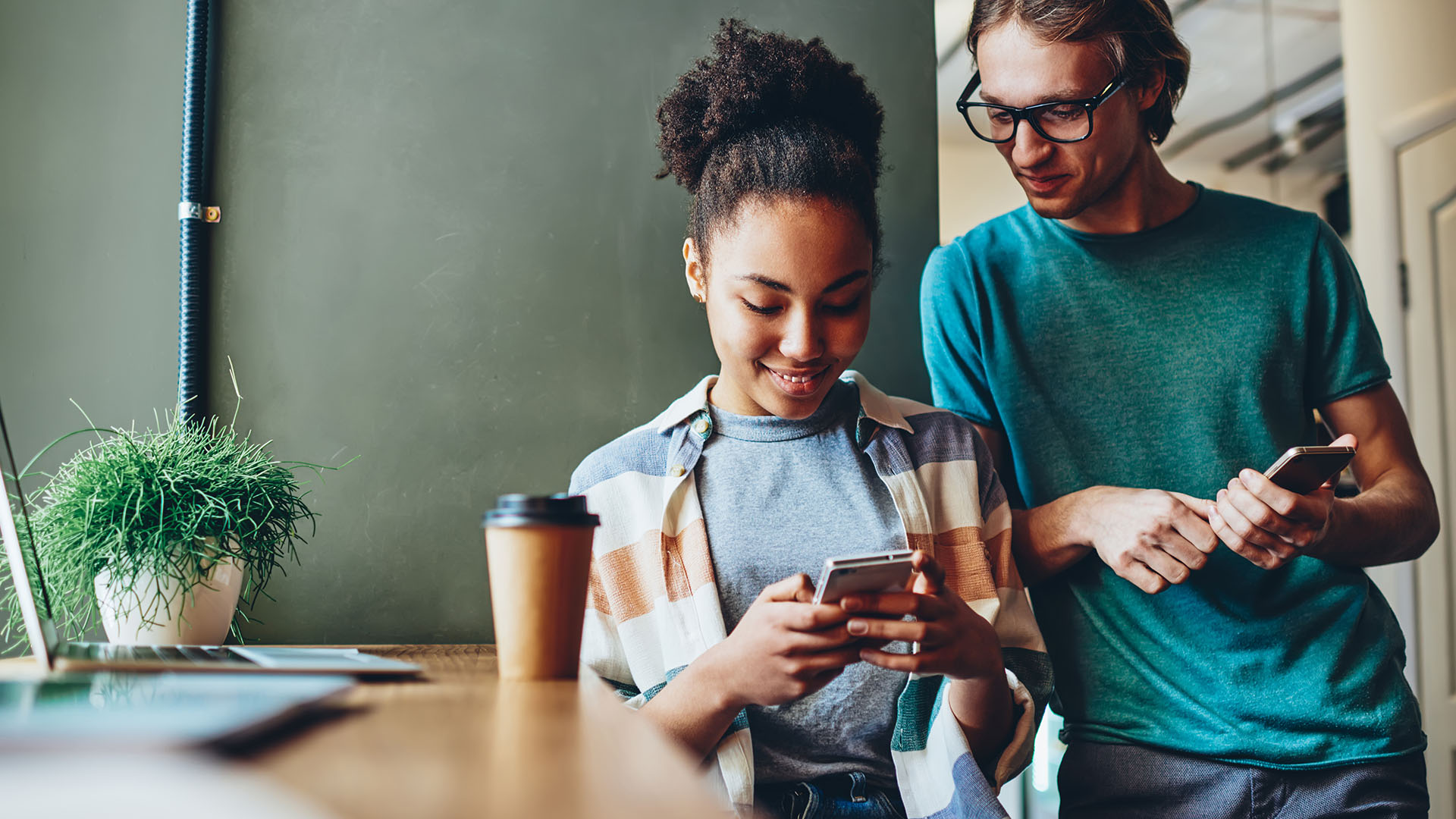 Jongeren met hun smartphone