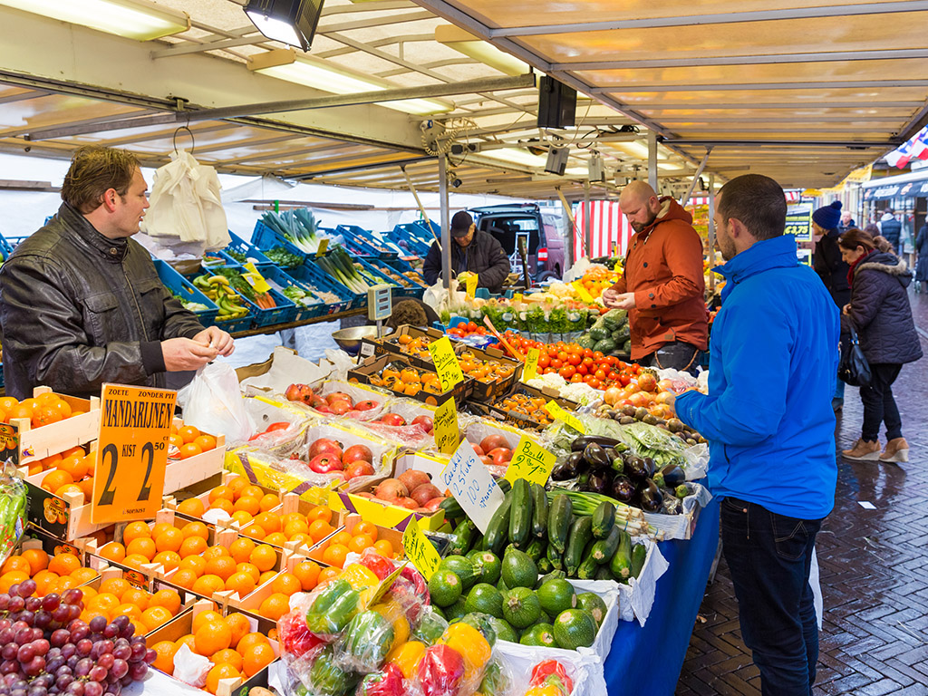 Marktkraam met groenten